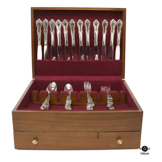 Oneida Flatware Set