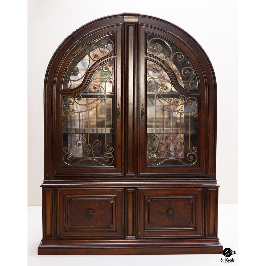 Universal China Cabinet