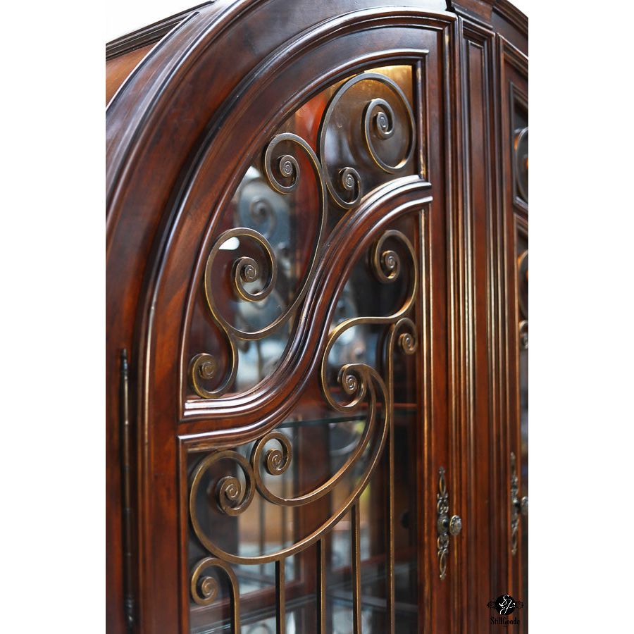 Universal China Cabinet