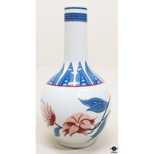  Elizabeth Arden Vase